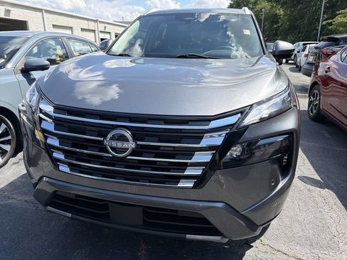Used 2024 Nissan Rogue SL AWD/4WD image 2