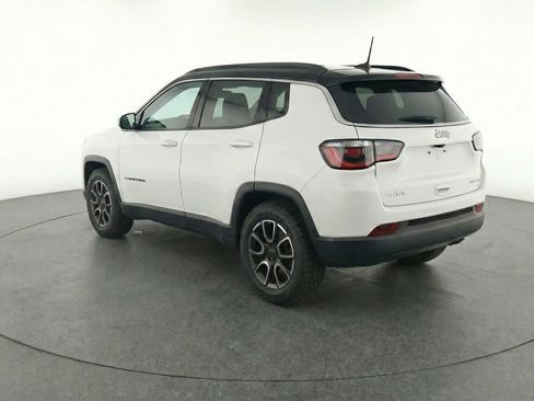 Used 2025 Jeep Compass Trailhawk AWD/4WD image 9
