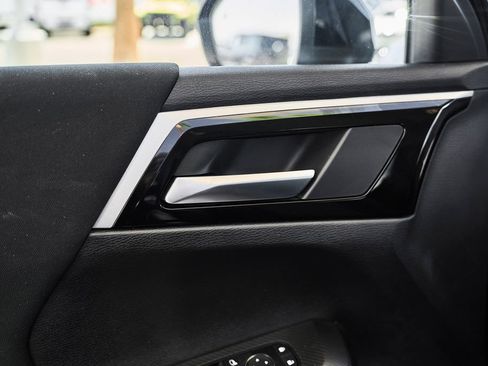 Used 2025 Mitsubishi Outlander ES FWD image 14