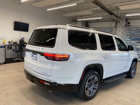 Used 2024 Jeep Wagoneer Series II image 5