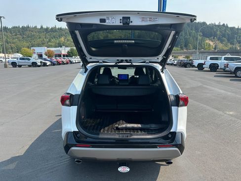 Used 2023 Toyota RAV4 XSE AWD/4WD image 12
