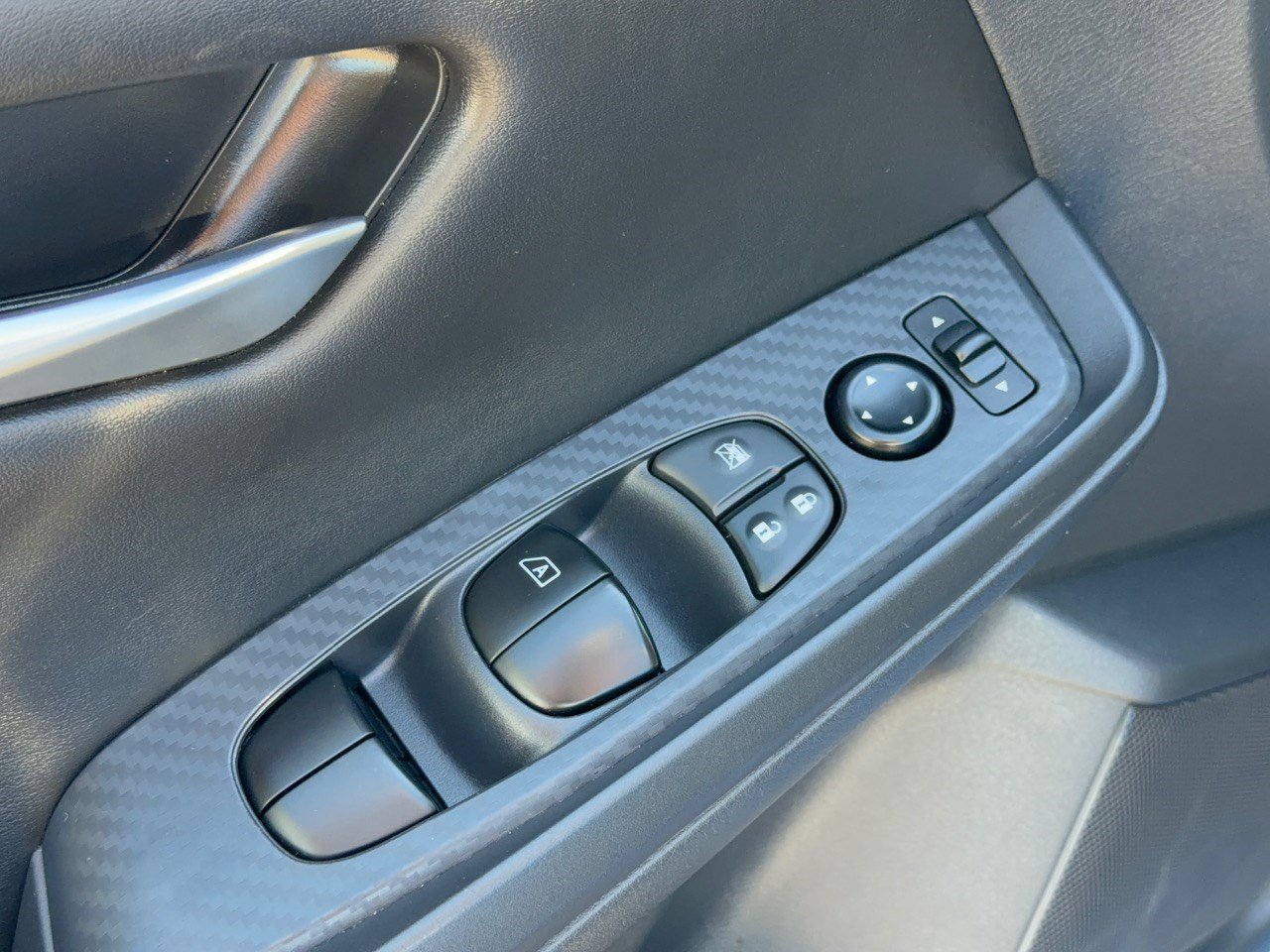 Used 2025 Nissan Sentra SV FWD image 15