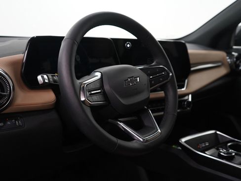 Used 2025 Chevrolet Equinox ACTIV image 15