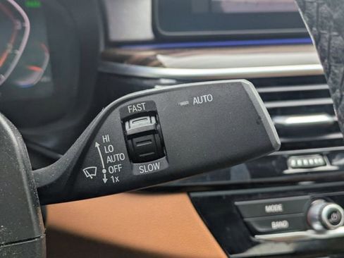 Used 2021 BMW 530i w/ Premium Package image 28