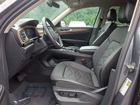 Used 2024 Volkswagen Atlas SE FWD image 14