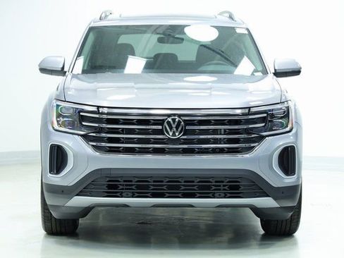 New 2026 Volkswagen Atlas SE FWD image 2