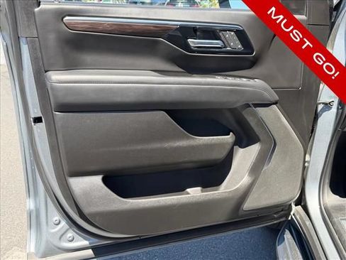 Certified 2025 Chevrolet Suburban LT AWD/4WD image 14