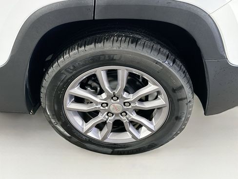 Used 2024 GMC Terrain SLT image 11