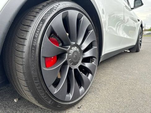 Used 2024 Tesla Model Y Performance AWD/4WD image 22