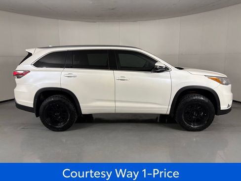 Used 2015 Toyota Highlander Limited w/ Driver Technology Package AWD/4WD image 12
