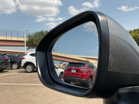Used 2025 Nissan Rogue SV w/ SV Premium Package FWD image 26
