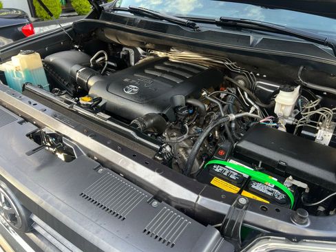 Used 2014 Toyota Tundra SR5 w/ SR5 Upgrade Package image 39