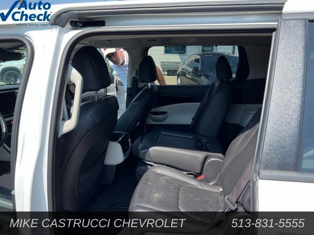 Used 2024 Kia Carnival EX FWD image 7