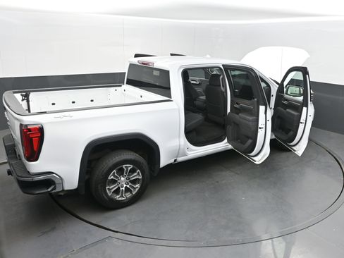 Used 2025 GMC Sierra 1500 SLT image 39