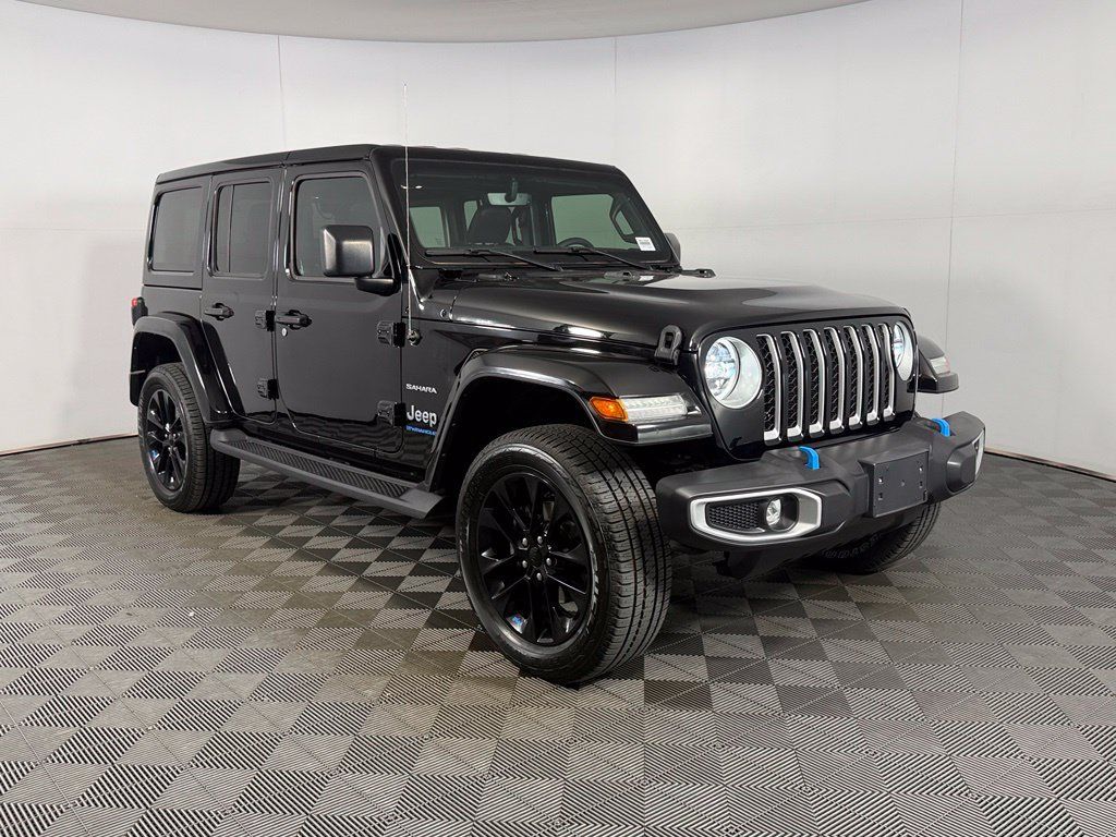 Used 2023 Jeep Wrangler Unlimited Sahara w/ Safety Group AWD/4WD image 5