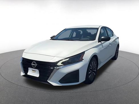 Used 2025 Nissan Altima 2.5 SV FWD image 5