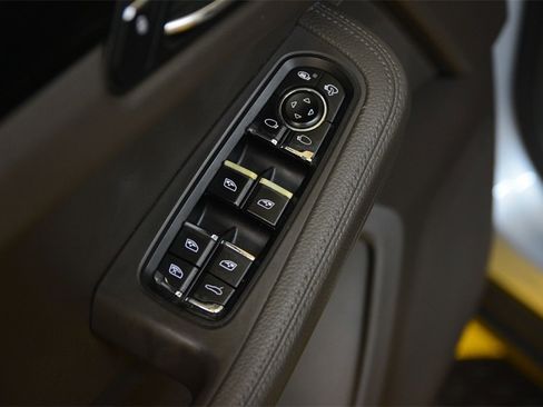 Used 2018 Porsche Macan image 13