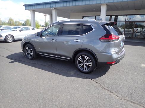 Used 2018 Nissan Rogue SL w/ Premium Package AWD/4WD image 3