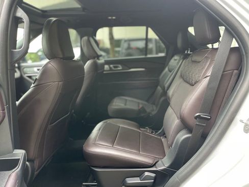 Used 2025 Ford Explorer Platinum w/ LUX Leather Package AWD/4WD image 21