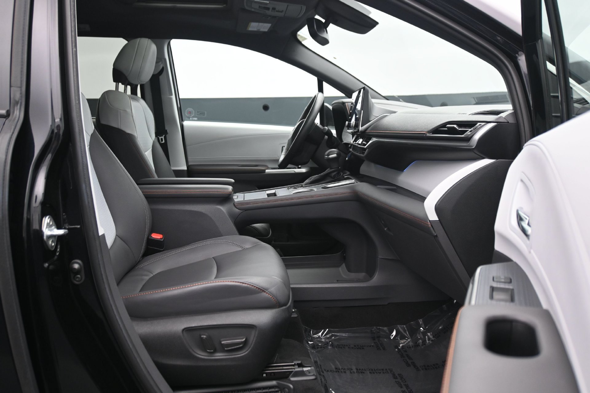 Used 2022 Toyota Sienna XSE FWD image 13