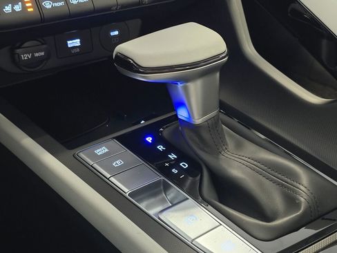 New 2025 Hyundai Elantra Limited image 22