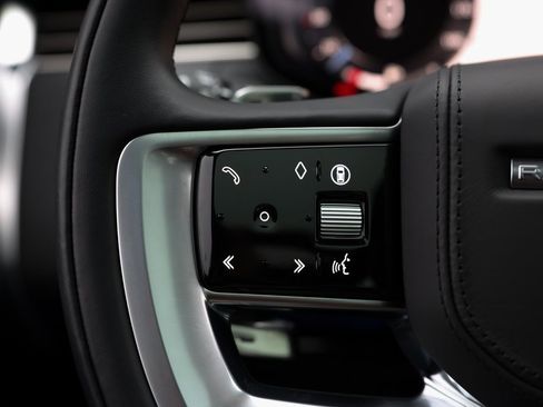 Used 2025 Land Rover Range Rover SE image 20