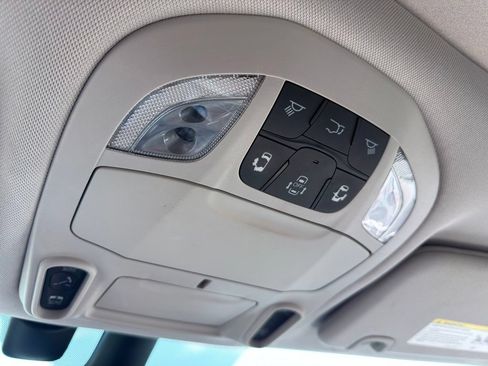Used 2017 Chrysler Pacifica Limited w/ Advanced Safetytec Group FWD image 53