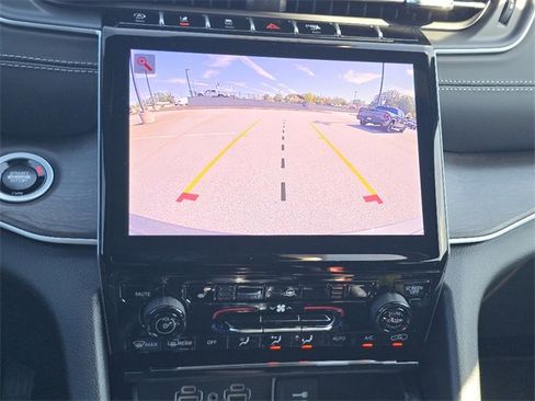 New 2025 Jeep Grand Cherokee Limited image 11