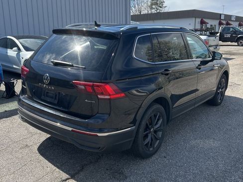 Used 2022 Volkswagen Tiguan SE image 3