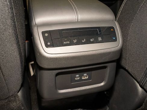 New 2025 Nissan Pathfinder SV w/ Black Appearance Package image 9