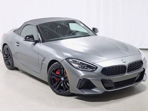 Used 2021 BMW Z4 M40i w/ Executive Package RWD image 2