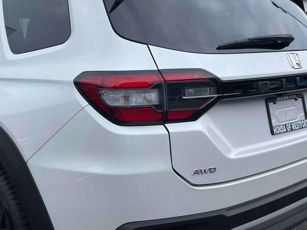 Certified 2023 Honda Pilot Elite image 9
