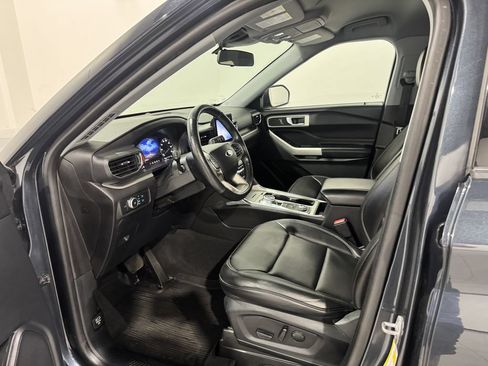 Used 2022 Ford Explorer XLT AWD/4WD image 15