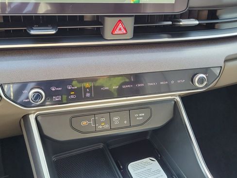 New 2026 Kia Carnival EX FWD image 32