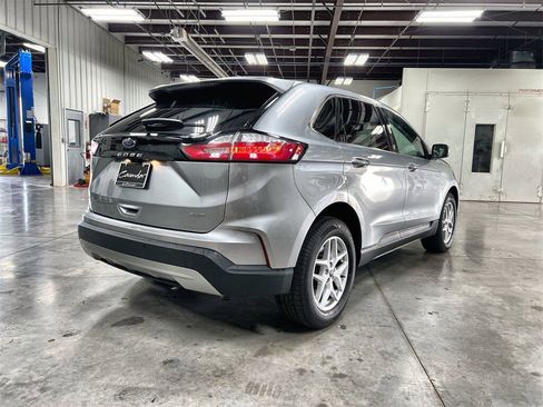 Used 2024 Ford Edge SEL image 8