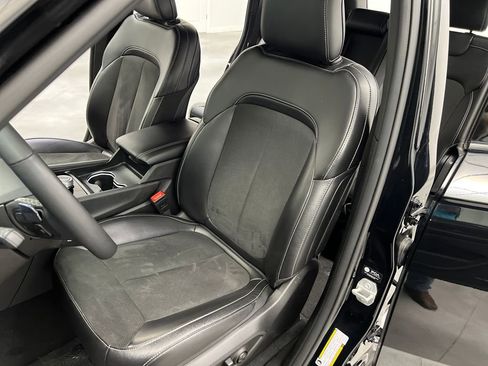 Used 2024 Jeep Grand Cherokee Altitude image 9