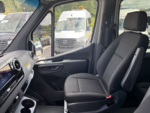 Used 2025 Mercedes-Benz Sprinter 2500 image 48