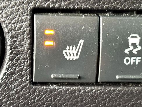 Used 2018 Jeep Wrangler Unlimited Sahara AWD/4WD image 18