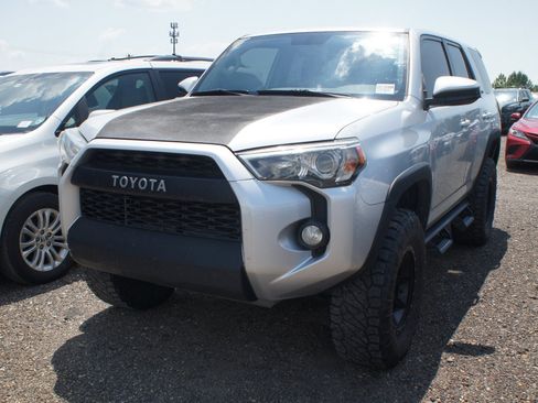 Used 2019 Toyota 4Runner SR5 AWD/4WD image 1