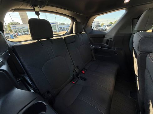 Used 2025 Honda Pilot Sport image 28