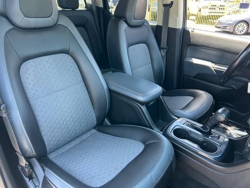 Used 2018 Chevrolet Colorado Z71 RWD image 11