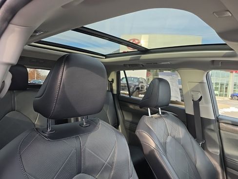 Used 2023 Toyota Highlander Platinum image 10