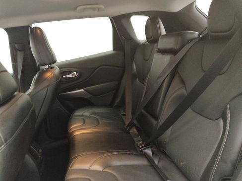 Used 2019 Jeep Cherokee Limited FWD image 18