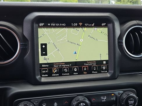 Used 2021 Jeep Wrangler Unlimited Rubicon 4xe w/ Cold Weather Group AWD/4WD image 19