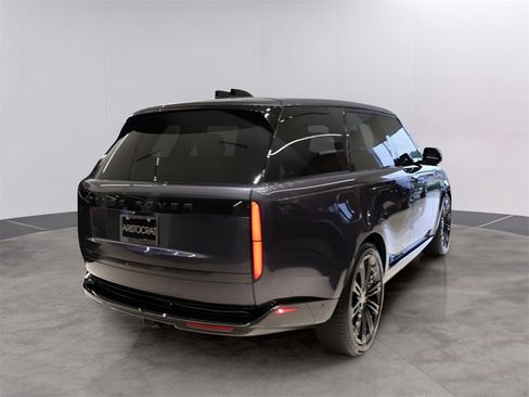 Certified 2025 Land Rover Range Rover SE image 6