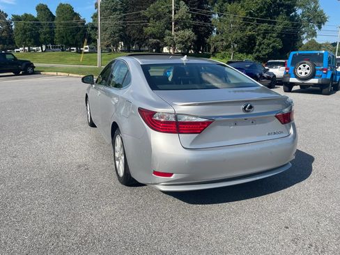 Used 2013 Lexus ES 300h w/ Luxury Pkg FWD image 12