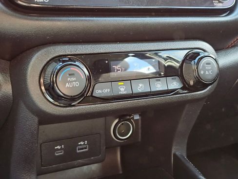 Used 2022 Nissan Kicks SR image 22