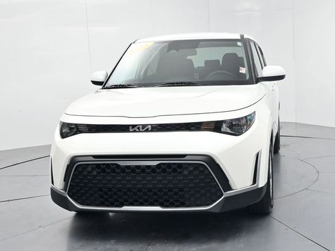 Certified 2025 Kia Soul LX w/ LX Technology Package FWD image 3