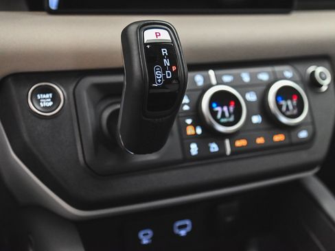 Used 2023 Land Rover Defender 110 X-Dynamic SE image 25