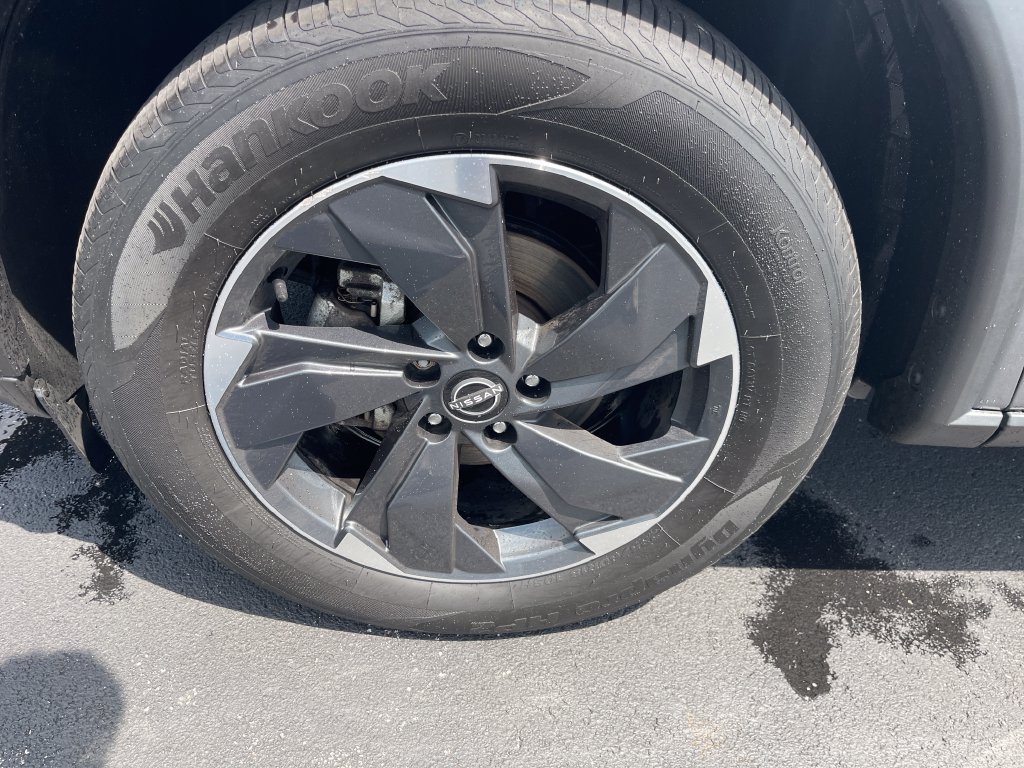 Used 2024 Nissan Rogue SV AWD/4WD image 10